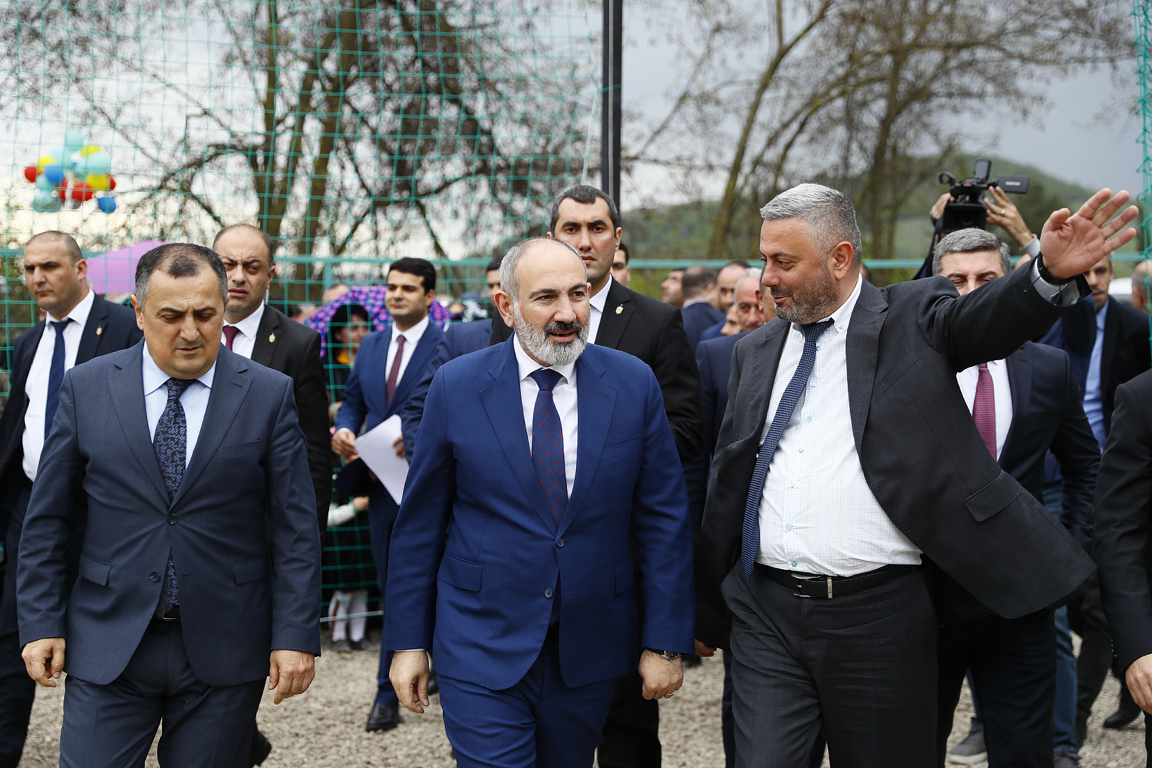 Չորաթանում ներկա եմ գտնվել նորակառույց մարզադաշտի բացմանը և այցելել վերանորոգված Մխիթարյան երիտասարդական կենտրոն. Փաշինյան (տեսանյութ)
