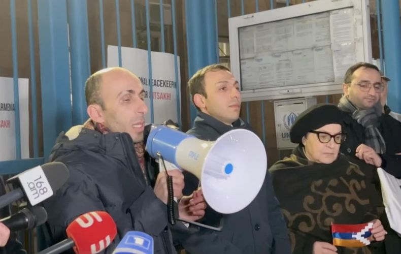 «Պահանջում ենք մեր բաժին անկախությունը». Արտակ Բեգլարյանն ամփոփում է նստացույցի 2-րդ օրը