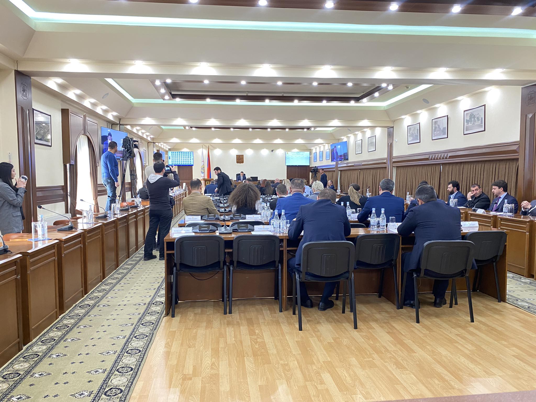 «Հանրային ձայն»-ը քվորում ապահովեց.ընդդիմադիրներին մանդատից զրկելու հարցով նիստը կկայանա (Ուղիղ)