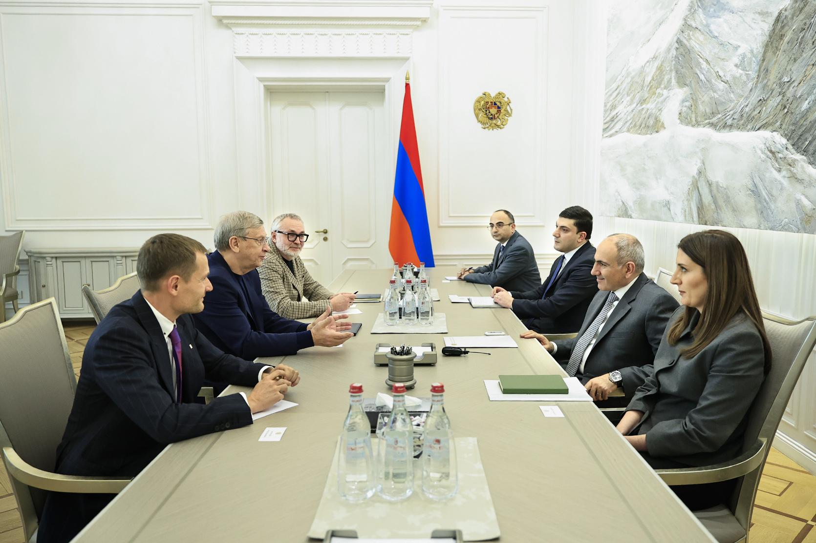 Վարչապետն ընդունել է գործարար Վլադիմիր Եվտուշենկովին