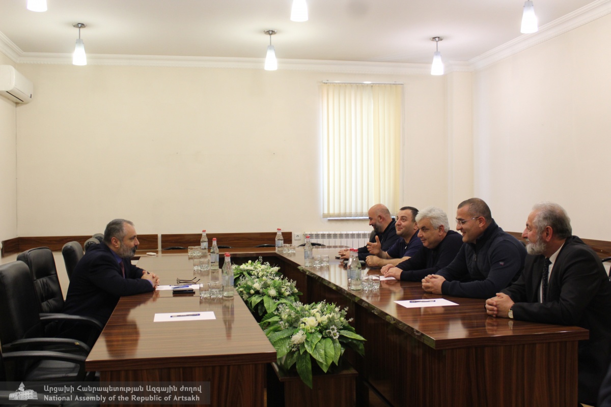 ԱՀ ԱԺ խմբակցությունների ղեկավարները խորհրդարանում հանդիպել են ԱԳ նախարարին
