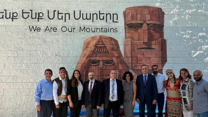 Արցախի ԱԳ նախարար Դավիթ Բաբայանի այցը՝ Լոս Անջելեսի Ռոզ և Ալեքս Փիլիպոս կրթահամալիր