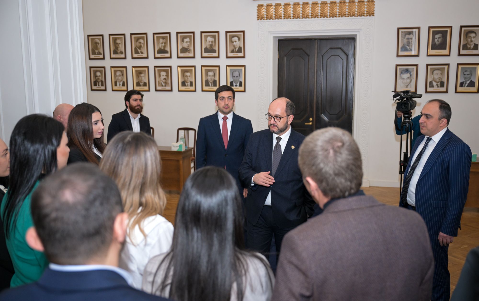 Արայիկ Հարությունյանն ընդունել է Կառավարության շենք ճանաչողական այցի մասնակիցներին