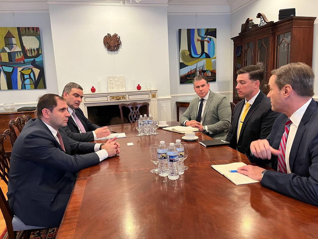 Папикян в посольстве РА в США принял Брюса Лафлама, вице-президента американской компании «Милликен»
