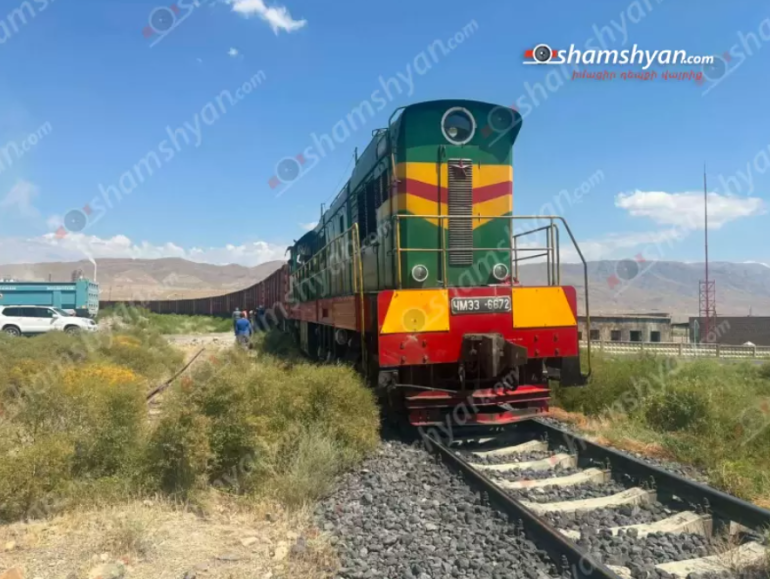 Արարատ քաղաքի ոսկու կորզման ֆաբրիկայի Բանավան թաղամասում բшխվել են բեռնատար գնացքն ու բեռնատար ավտոմեքենան
