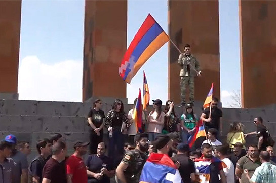 Սարդարապատից մեկնարկել է «Դիմադրություն» շարժման մասնակիցների քայլերթը դեպի Երևան (տեսանյութ)