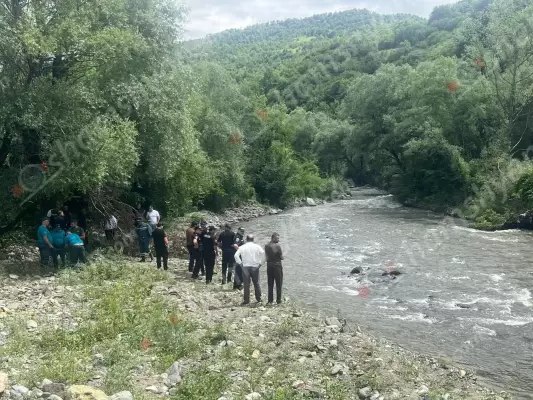 Փամբակ գետում հայտնաբերվել է մարմին. փրկարարները հատուկ ճոպանների միջոցով փորձում են այն դուրս բերել ափ