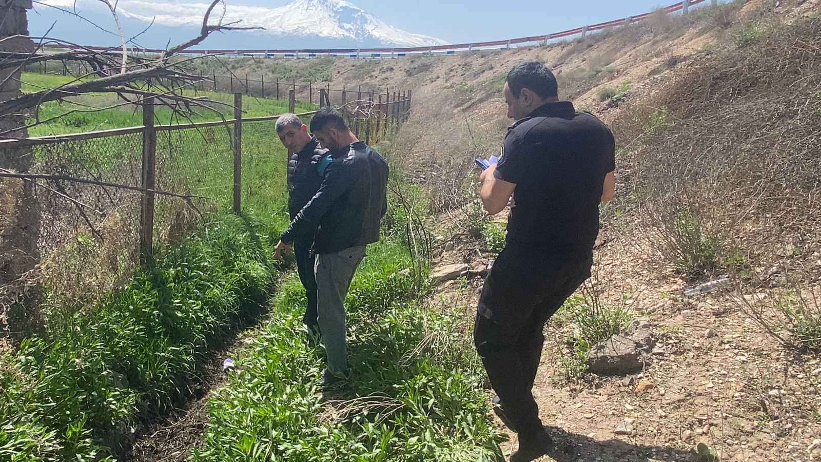 Հրազենի գործադրմամբ մարմնական վնասվածքներ ոտքերին՝ Արարատի մարզում․ 34-ամյա տղամարդուն մեղադրանք է ներկայացվել (լուսանկարներ)