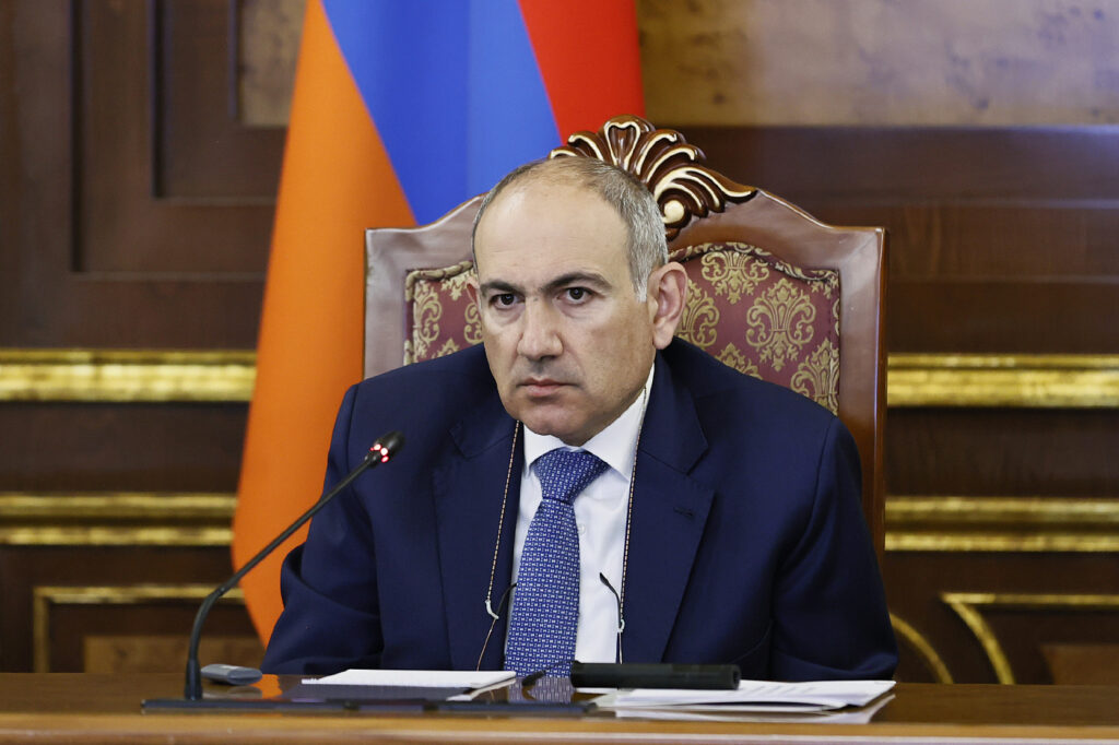 Այնտեղ, որտեղ ունենք կրթահամալիր, այդ տեղերի ճանապարհների նորոգումը բացարձակ առաջնահերթություն է․ Փաշինյան