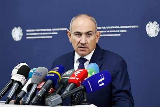 Նիկոլ Փաշինյանը պատասխանում եմ լրագրողների հարցերին. ուղիղ