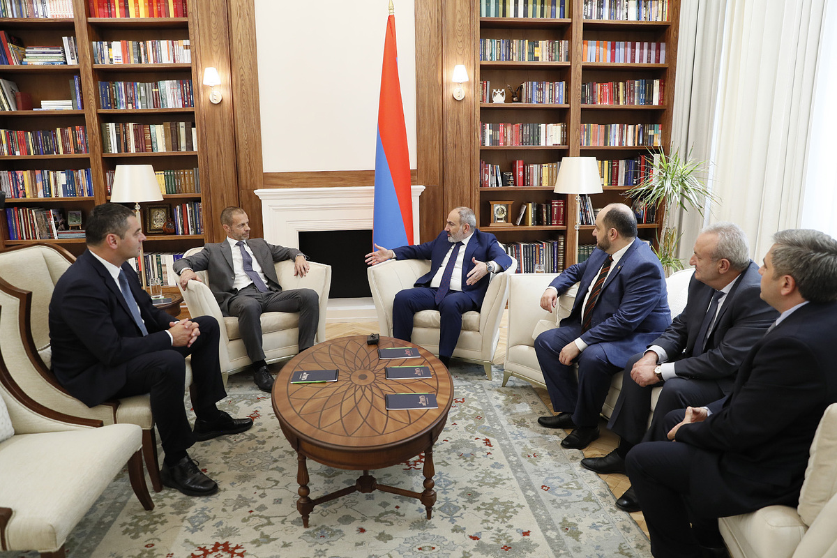 Վարչապետ Փաշինյանն ընդունել է ՈՒԵՖԱ-ի նախագահ Ալեքսանդր Չեֆերինին