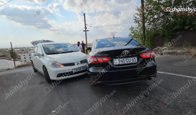 Թբիլիսյան խճուղում բախվել են Toyota Camry-ն ու Nissan Tiida-ն. ճանապարհը երկկողմանի փակվել է