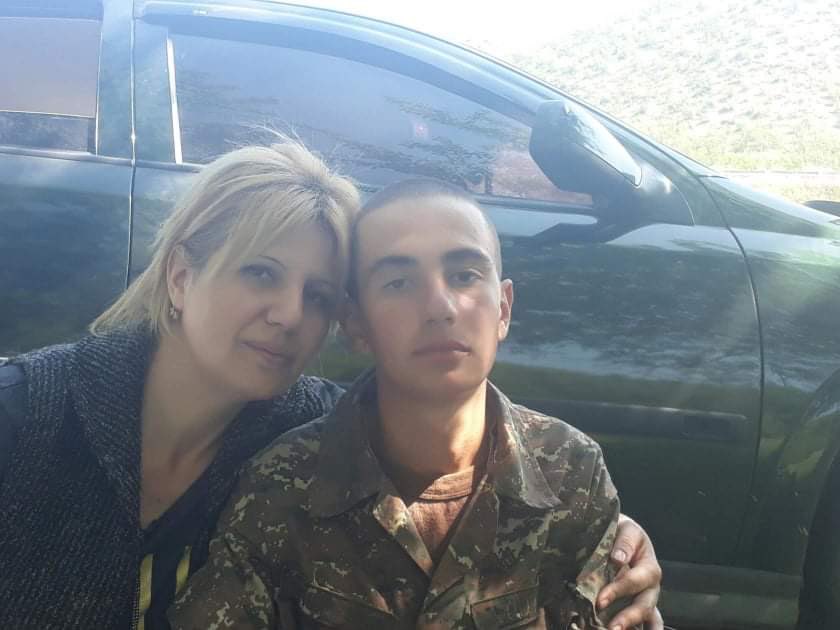 44-օրյա պատերազմում զոհված Լևոն Մանուկյանի 43-ամյա մայրը լույս աշխարհ է բերել զույգերի. ցավոք, մեկի սիրտը կանգ է առել