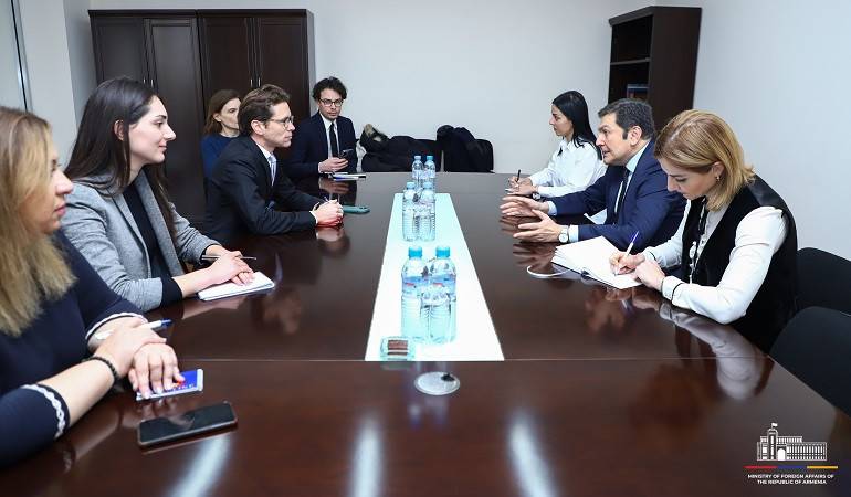 ԵԽ պատգամավոր Ժոֆրուա Դիդիեն ՀՀ ԱԳՆ տեղակալի հետ հանդիպմանն իր լիակատար աջակցությունն է հայտնել ՀՀ-ին ներկայիս մարտահրավերների հաղթահարման հարցում
