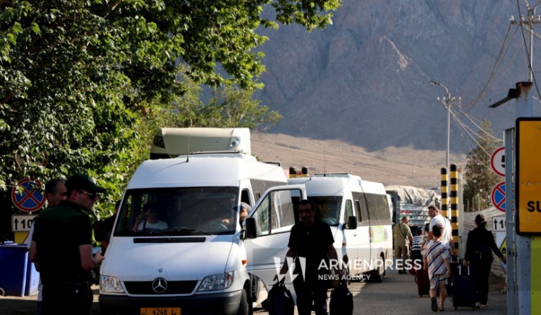 Հայ-իրանական սահմանային անցակետից ավտոբուսները ստանդարտ գներով մարդկանց տեղափոխում են Երևան