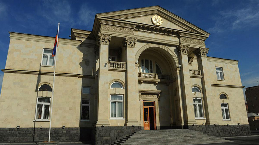 Հանրապետության տոնի առթիվ պարգևատրման հանդիսավոր արարողություն նախագահի նստավայրում (Ուղիղ)