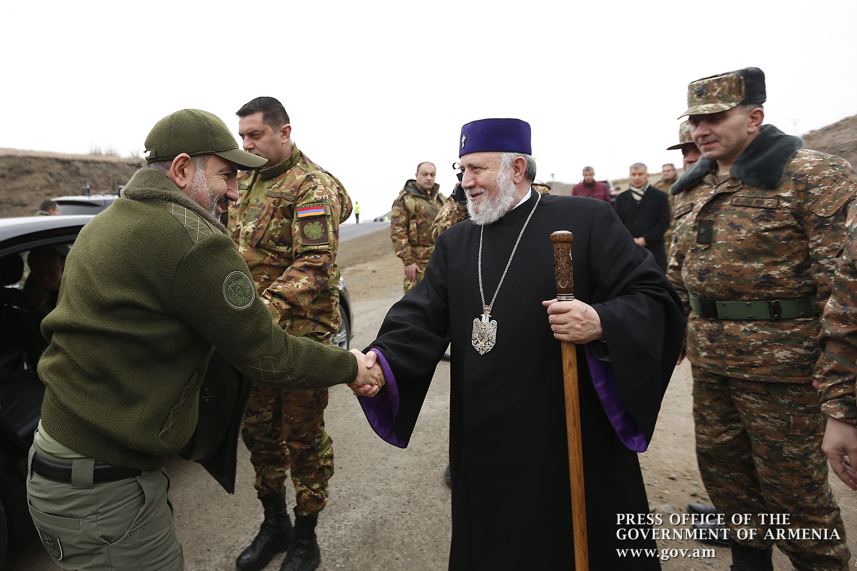 Руководство Армении и Арцаха в полном составе побывало на передовой: премьер Пашинян поехал с супругой