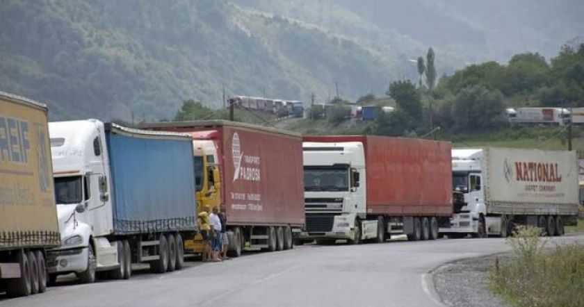 Լարսի անցակետում լարված իրավիճակ է. բեռնատարները մանրակրկիտ ստուգում են