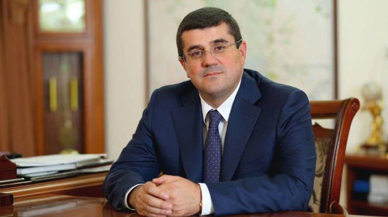 Президент Арцаха поздравил Ваагна Хачатуряна с избранием пятым президентом Армении