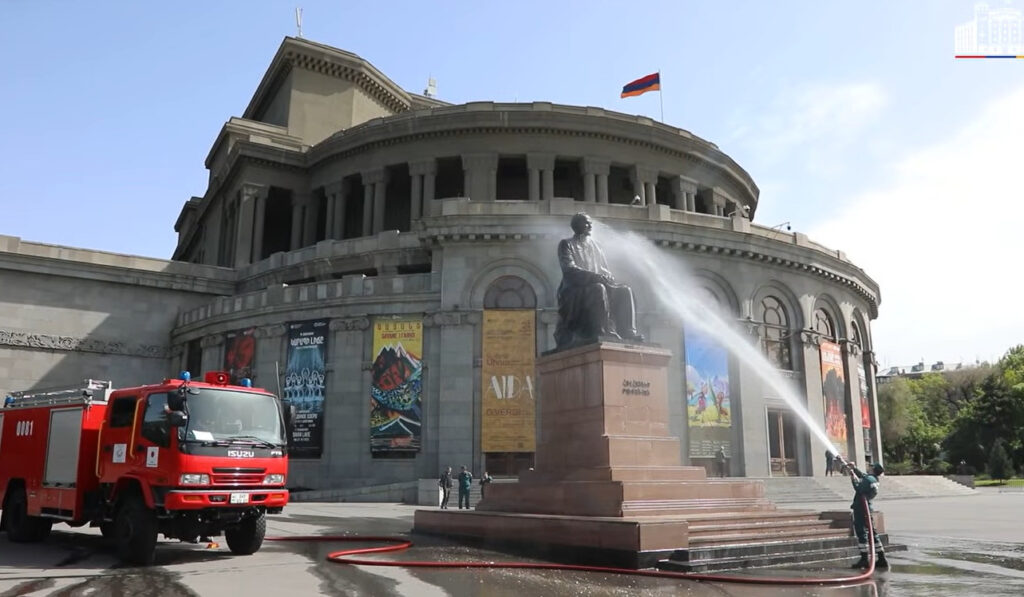 ՆԳՆ ստորաբաժանումներն իրականացրել են արձանների և հուշարձանների լվացման աշխատանքներ