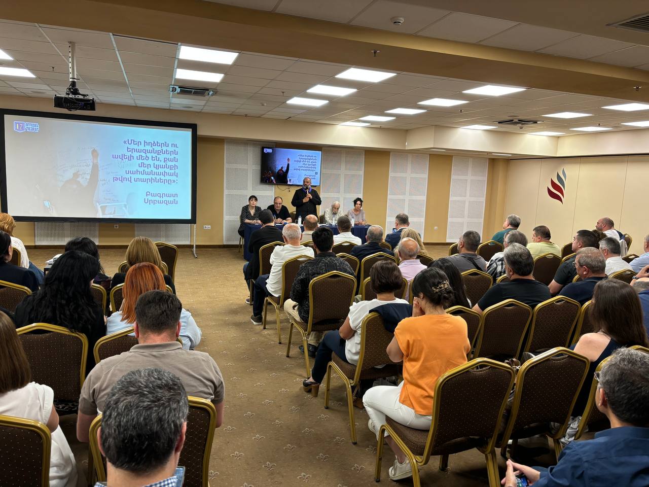 Այս պահին Բագրատ Սրբազանը հանդիպում է ավելի քան հարյուր հանրային գործիչների հետ