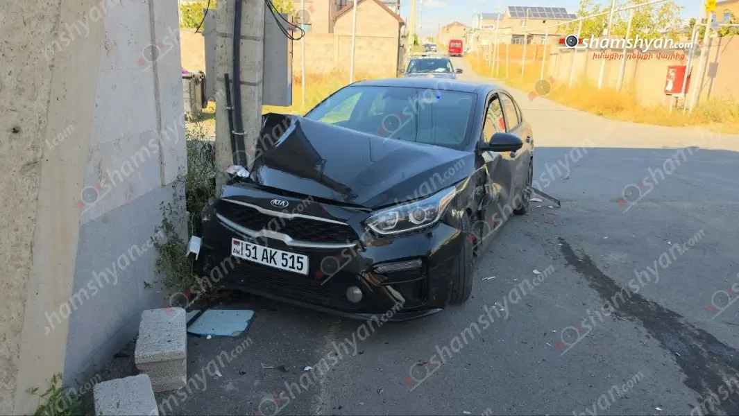 Զովունիում բախվել են «Opel»-ը և «Kia»-ն. վերջինը բախվել է բետոնե էլեկտրասյանը. կա վիրավոր