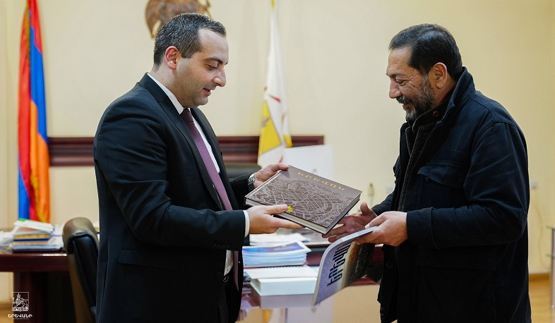 Լևոն Հովհաննիսյանը հյուրընկալել է մարտի 1-ի զոհերի հիշատակը հավերժացնող հուշարձանի հեղինակին