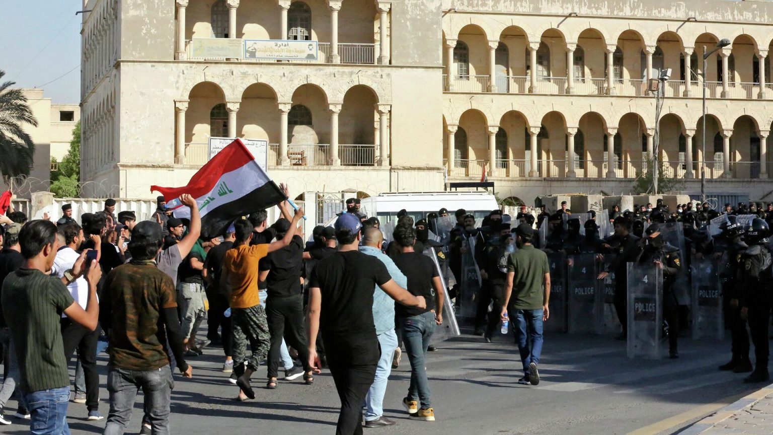 Ցուցարարները ներխուժել են Իրաքի խորհրդարանի շենք