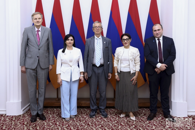 Վենետիկի հանձնաժողովի պատվիրակության անդամները խորհրդարանում հանդիպել են ընդդիմադիր պատգամավորների հետ