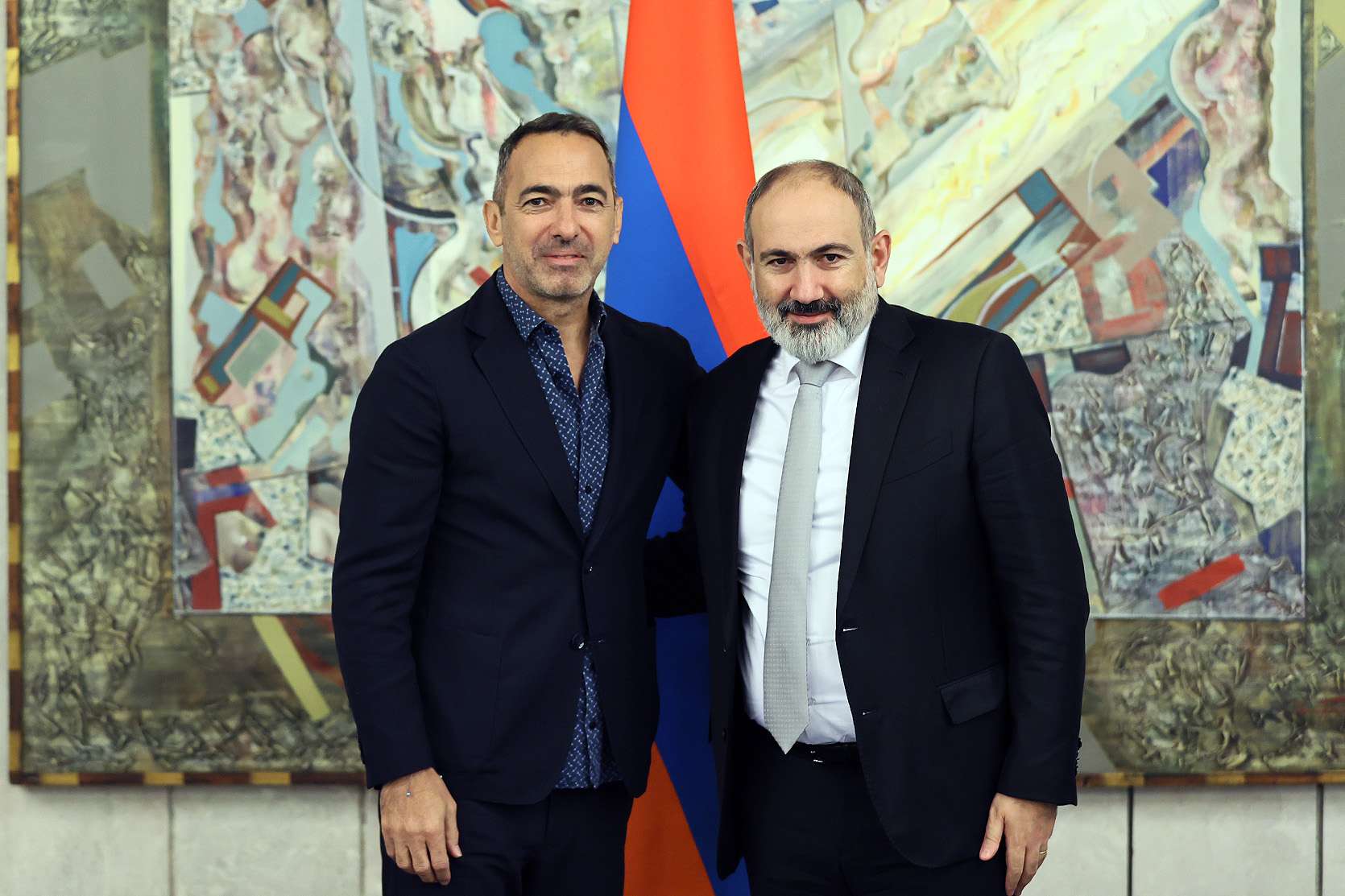 Никол Пашинян принял Юрия Джоркаеффа