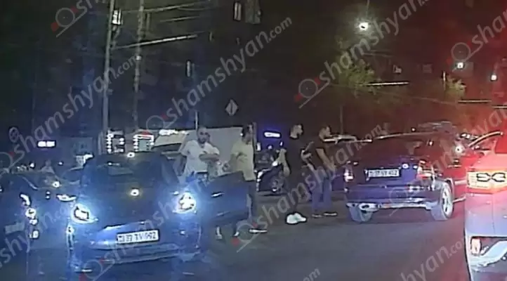 Երևանում լուսակիրի չգործելու պատճառով մի խումբ տղաների միջև վիճաբանություն է տեղի ունեցել, որը վերածվել է ծեծկռտուքի