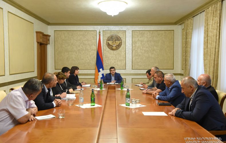 Արայիկ Հարությունյանը հանդիպում է ունեցել հասարակական հատվածի մի խումբ ներկայացուցիչների հետ