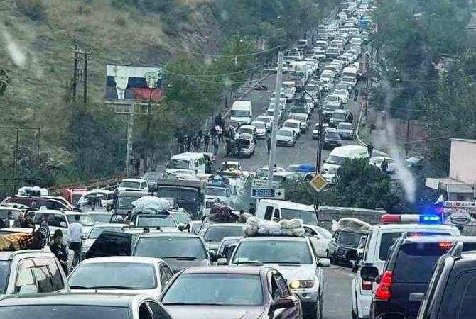 ԼՂ-ից դեպի Հայաստան ուղևորված որոշ ընտանիքներ ճանապարհի խցանման պատճառով վերադարձել են