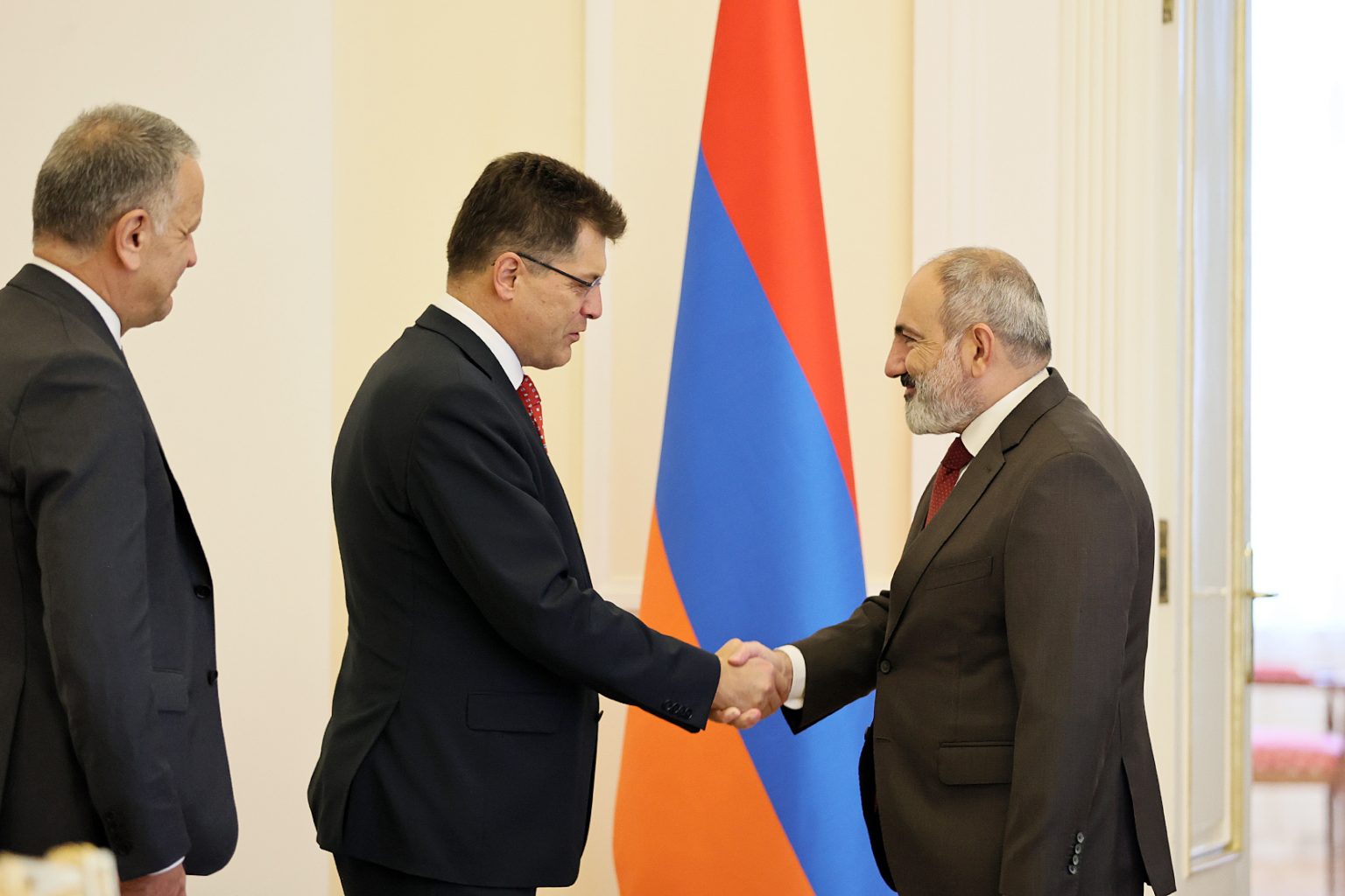 Վարչապետն ընդունել է Եվրոպական միության ճգնաժամային կառավարման հարցերով հանձնակատարին