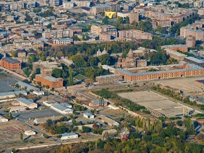 Այս պահին խուզարկում են Էջմիածնի` ընդդիմադիր հայացքներ ունեցող անձանց բնակարաններում և տեղափոխում ՔԿ. Խաչատրյան