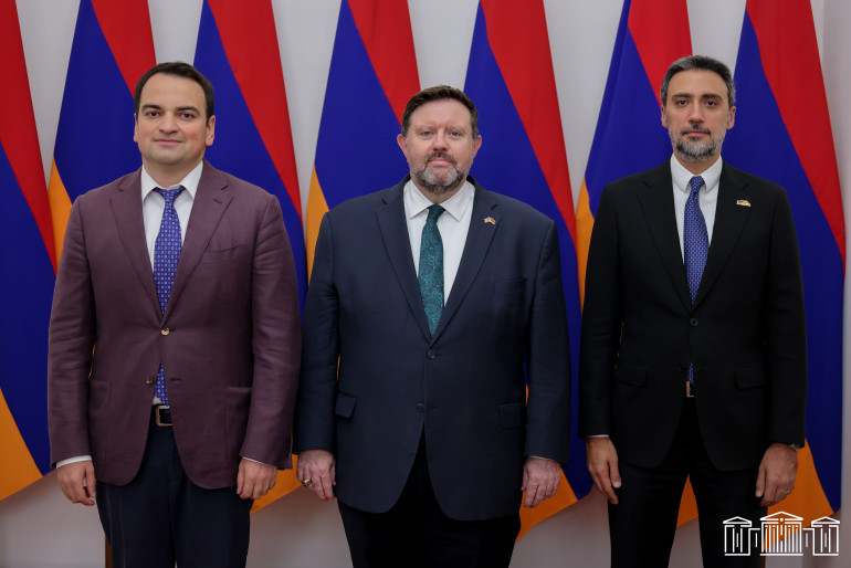 «Ուժեղ Հայաստան» խմբակցության անդամները Դեվիդ Ալենի հետ հանդիպմանը մտահոգություն են հայտնել Հայաստանում ընթացող ժողովրդավարական որոշ գործընթացների առնչությամբ