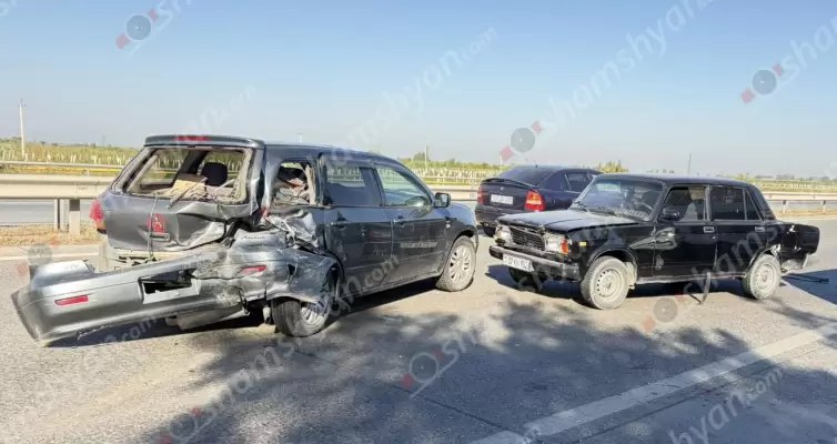Մեղրի-Երևան ճանապարհին բախվել են Infiniti-ն, Chevrolet Volt-ը, Mitsubishi-ն, ՎԱԶ 2107-ը և ՎԱԶ 2103-ը