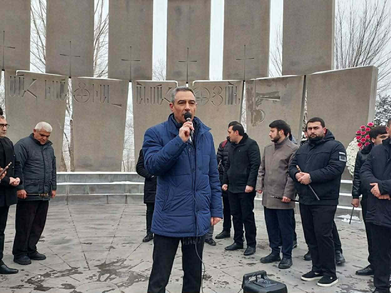 По инициативе партии «Альянс» представители ряда общественно-политических организаций в преддверии Дня армянской армии в Ераблуре почтили память героев, павших в арцахских войнах