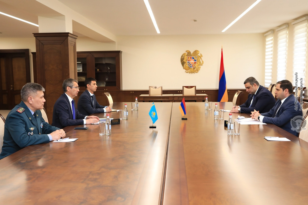 Սուրեն Պապիկյանն ու Ղազախստանի դեսպան քննարկել են հայ-ղազախական ռազմական համագործակցության հարցեր