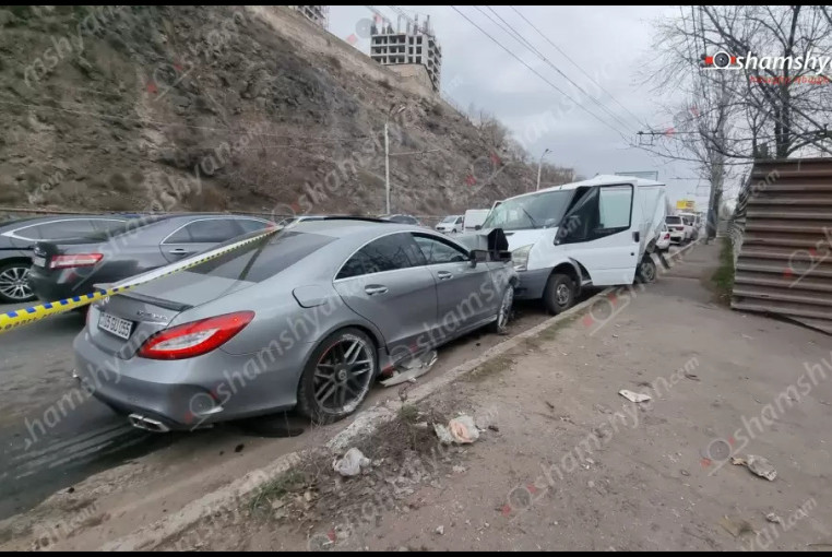 Մյասնիկյան պողոտայում բախվել են Mercedes CLS-ը և Ford Transit-ը․ կան վիրավորներ․ խցանումը հասնում է 4 կմ-ի