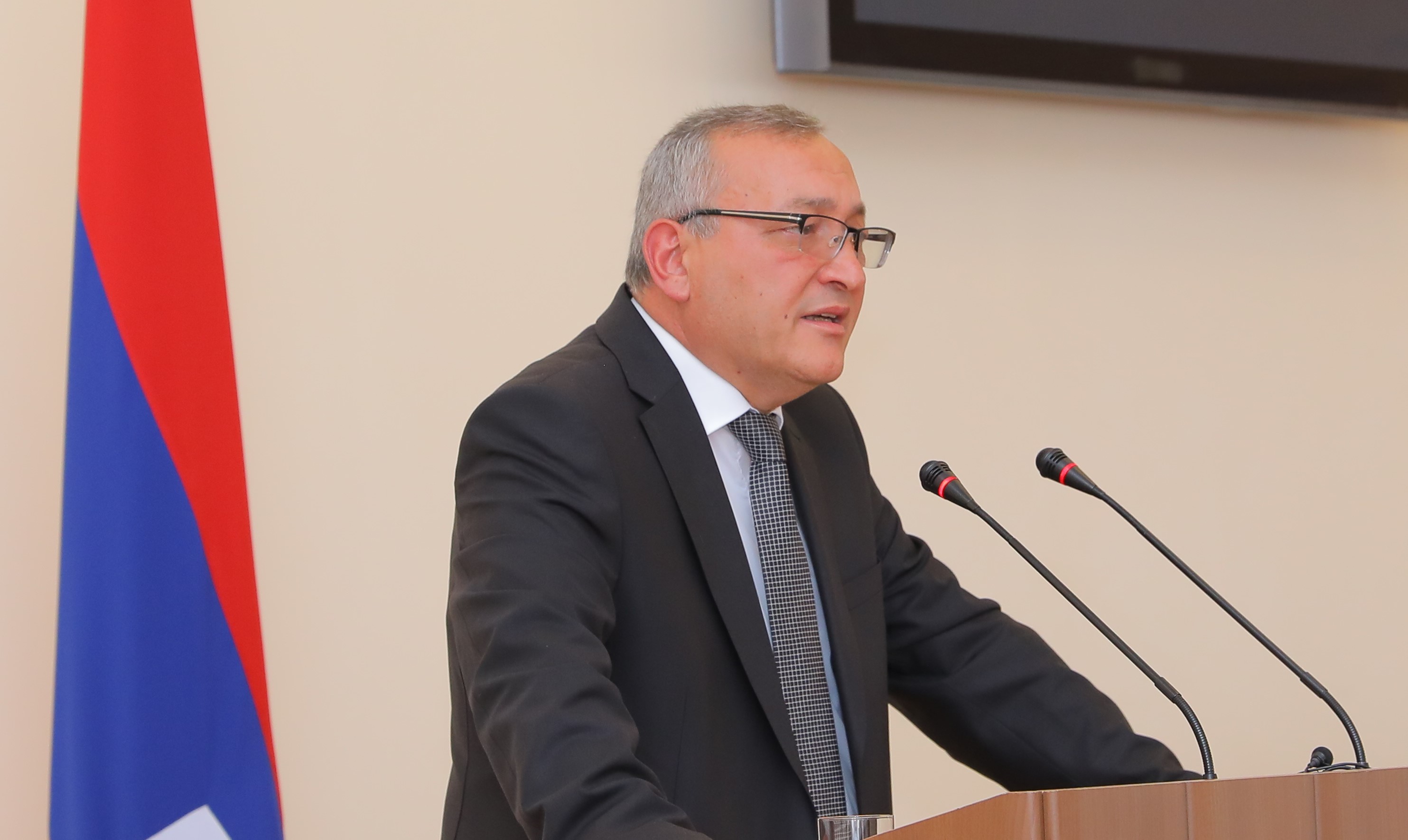 ԱՀ ԱԺ ողջ անձնակազմը և անձամբ ես մեր վշտակցությունն ու զորակցություն ենք հայտնում Գալուստ Սահակյանի ընտանիքին․ Արթուր Թովմասյան
