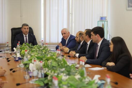 Գնել Սանոսյանը Երևան ՋԷԿ ՓԲԸ-ի աշխատակազմին է ներկայացրել նոր գլխավոր տնօրենին