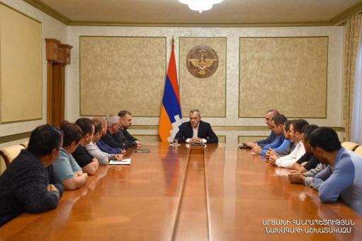Արցախի նախագահը հանդիպել է Հադրութից տեղահանված բնակչության մի խումբ ներկայացուցիչների հետ