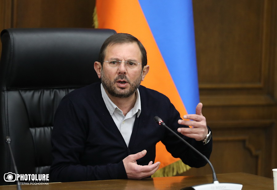 Պահանջվեց մի քանի րոպե, որպեսզի փաստաթղթերով, գործողություններով փաստվի՝ Ալեն Սիմոնյանը ստում է․ Գեղամ Մանուկյան