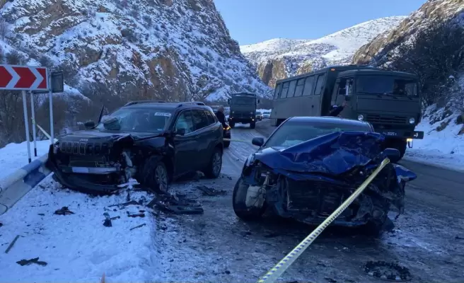 Վայոց ձորում ճանապարհի մերկասառույցի պատճառով բախվել են «Jeep Cherokee»-ն և «Toyota Camry»-ն․ կա 9 վիրավոր