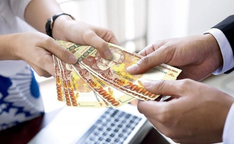 «Ուշ լինի, նուշ լինի՞». Ինչու Անկախության տոնի հետ կապված պարգեւավճար չի տրվել․ «Փաստ»