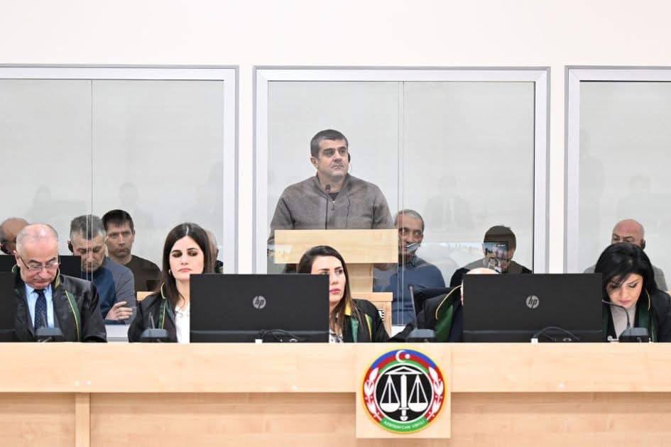 Հրապարակվել են լուսանկարներ Արցախի ռազմաքաղաքական ղեկավարության դեմ Ադրբեջանի շինծու գործերով դատավարությունից