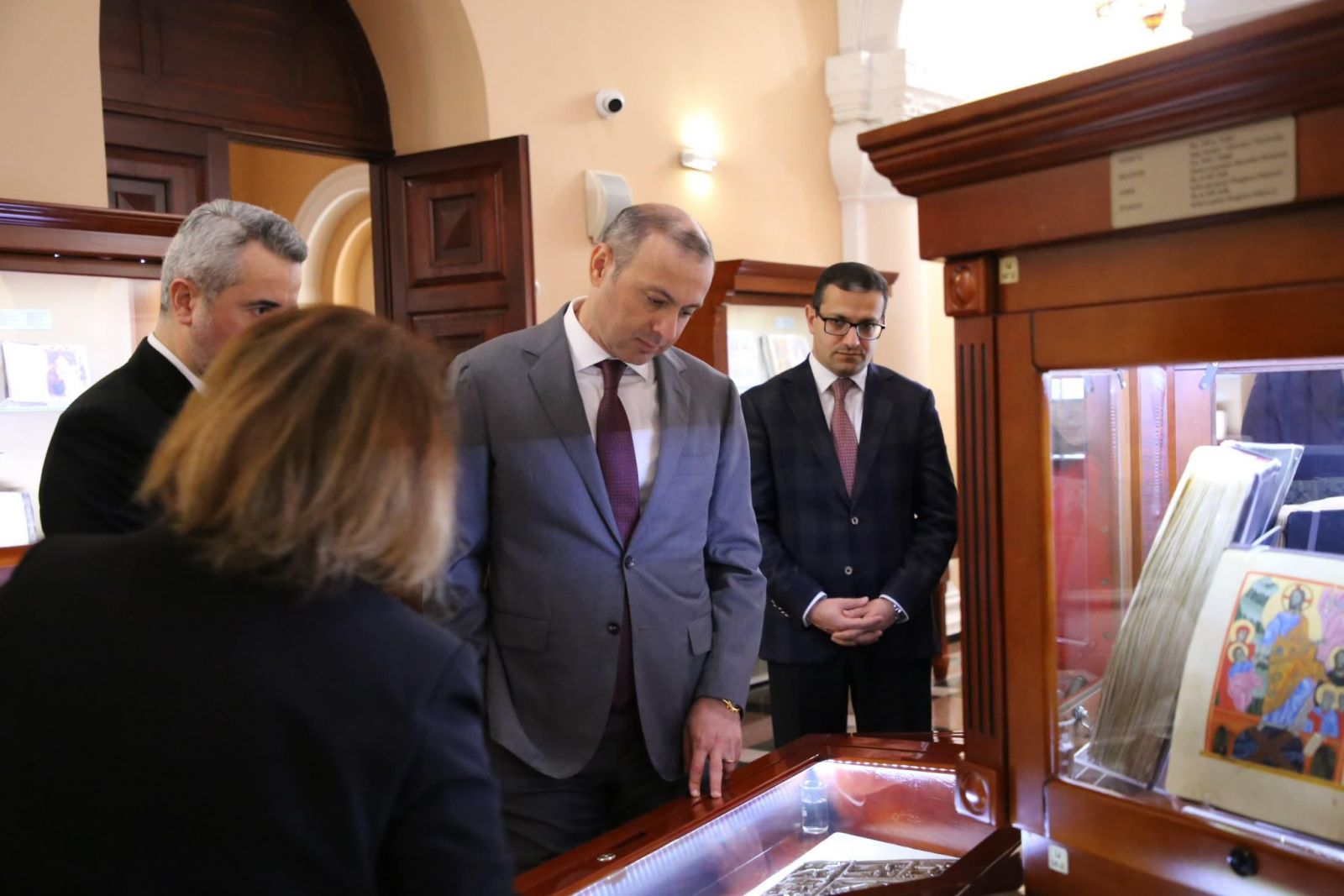 Արմեն Գրիգորյանն այցելել է Մատենադարան