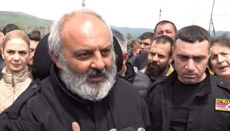 Փաստաբանը հրապարակել է Բագրատ Սրբազանի և կալանավորված մյուս անձանց զրույցների չմոնտաժված տարբերակները