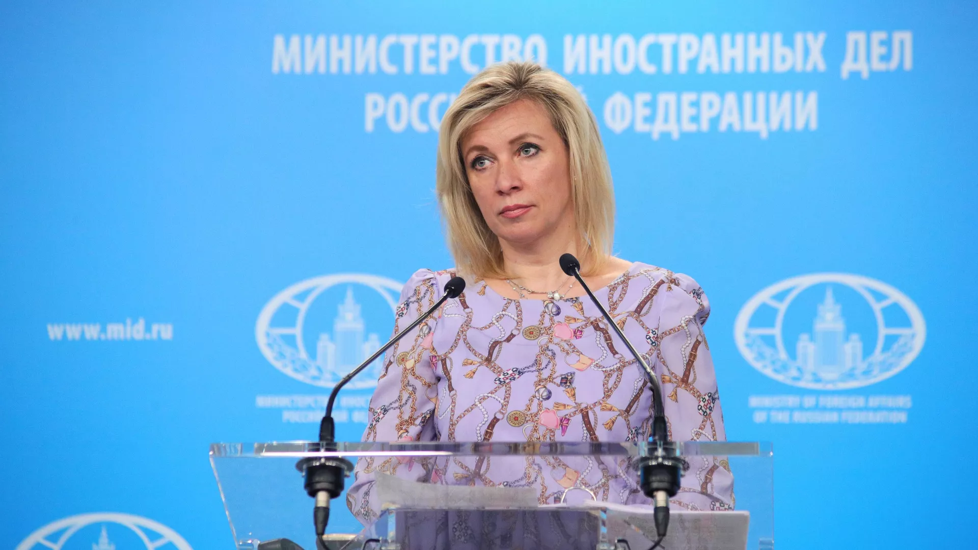 Тема национальности Зеленского раскручивается намеренно, заявила Захарова